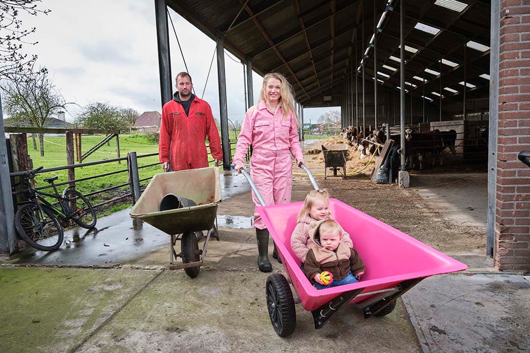 Demi van Boheemen-Olsthoorn woont met Rick en hun kinderen in Stompwijk )Z.-H.). - Foto's: Fred Libochant Fotografie