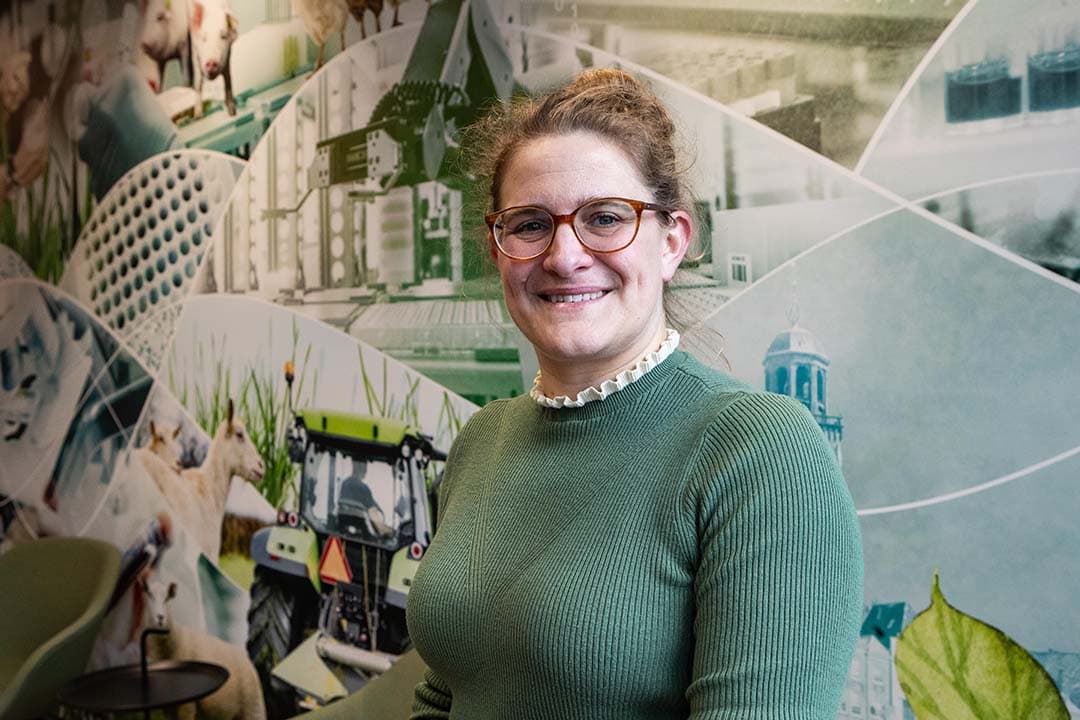 Eveline Willems op kantoor bij Royal GD in Deventer.  Ze verwacht dat de varkensstapel in Nederland verder krimpt, maar dat tegelijk de diergezondheid zal verbeteren op termijn. - Foto: Ronald Hissink
