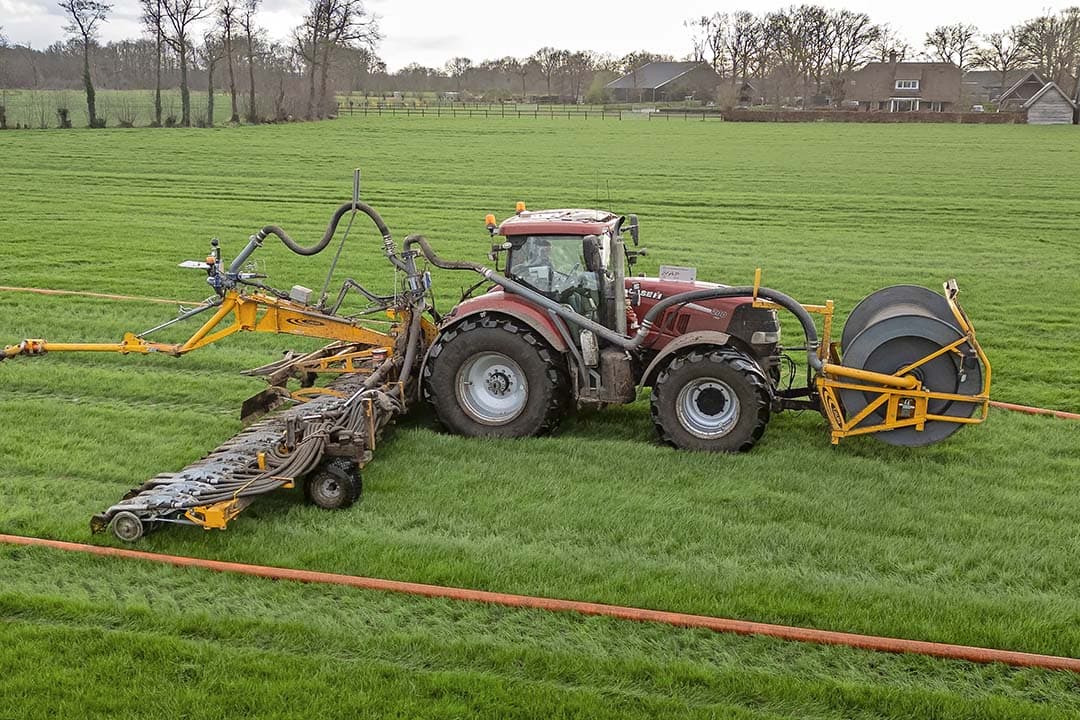 Ooit werd drijfmest omarmd als arbeidsbesparende oplossing voor huisvesting op stal, nu is het een landbouwkundig gewrocht, aldus Toon Wassenberg. - Foto: Koos Groenewold