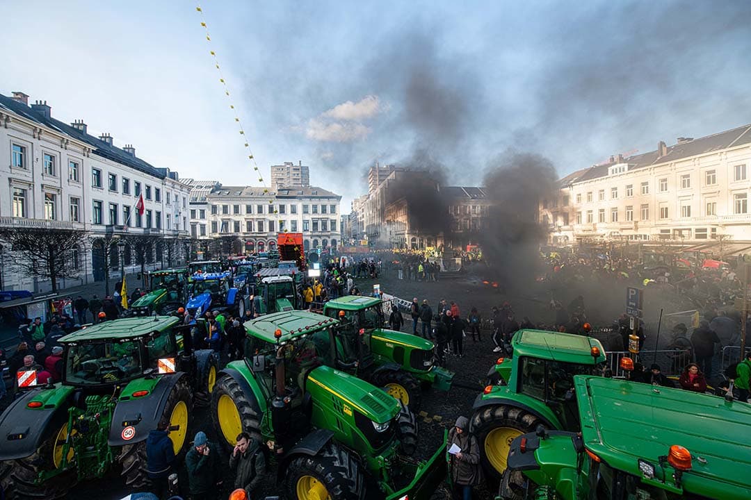 Boeren demonstreren 1 februari jl. voor het Europese Parlement in Brussel tijdens de Europese top, uit protest tegen strenge landbouwregels en oneerlijke concurrentie binnen de EU. - Foto: ANP