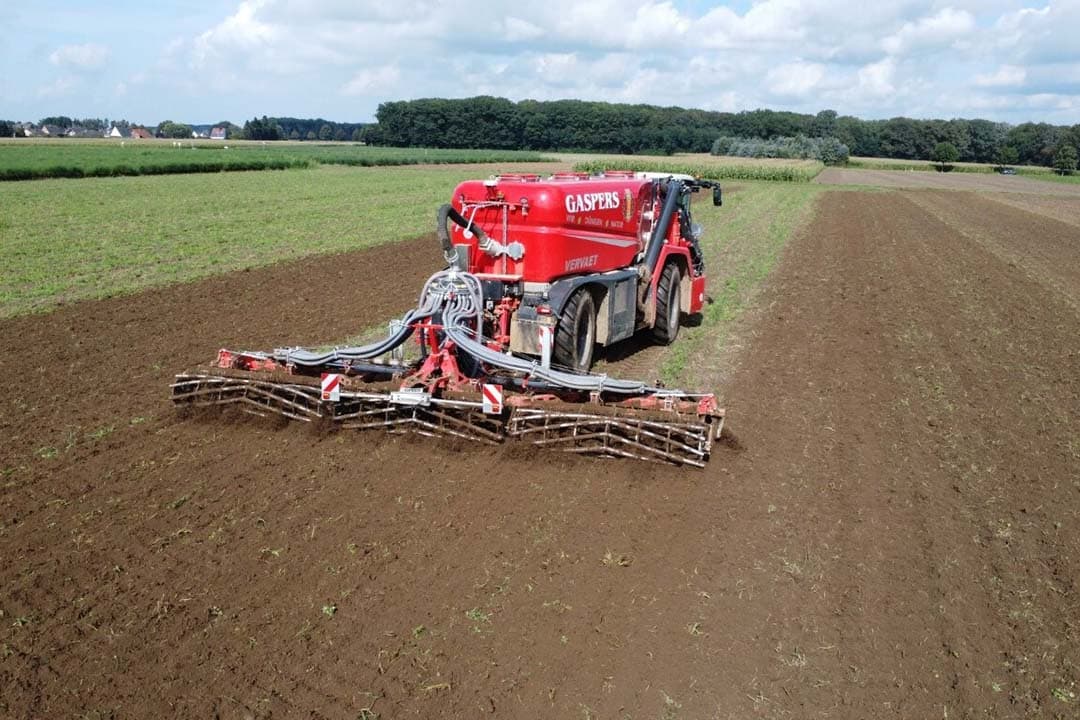 Kenmerkend en een bewuste keuze van Evers Agro is de volledig mechanische werking van schijvenbemester Toric XL. Geen gevoelige sensoren op een robuuste machine, aldus de machinefabrikant. - Foto: Evers Agro