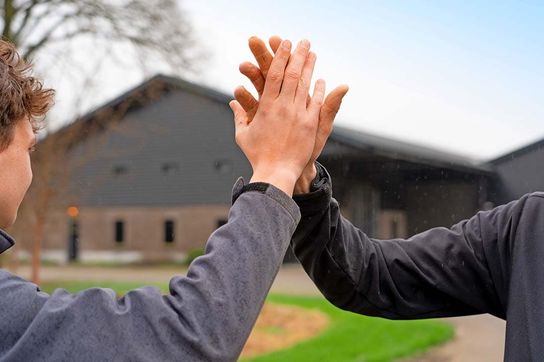De helft van de pluimveebedrijven met een bedrijfshoofd van 55 jaar of ouder heeft een opvolger. Dat is meer dan het gemiddelde van 43% bij land- en tuinbouwbedrijven. - Foto: Jan Willem Schouten
