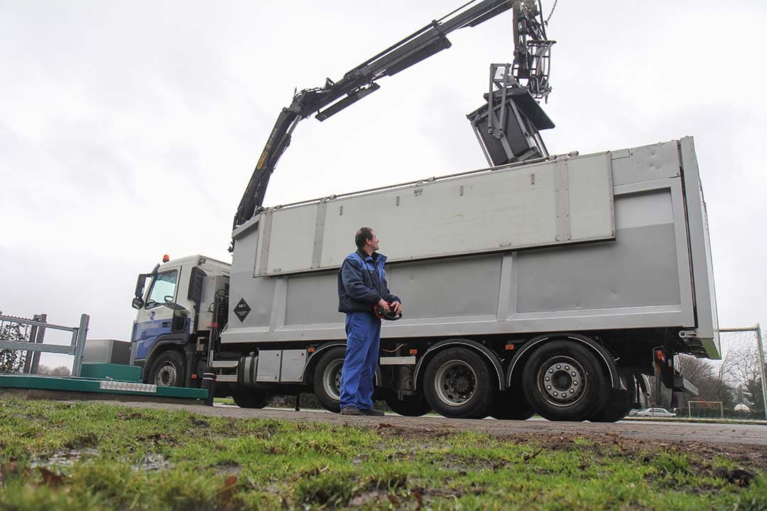 Op dit moment heeft Rendac het exclusieve recht en de plicht om overal in Nederland kadavers tijdig op te halen, te transporten en te verwerken. Het contract dat de overheid hiervoor heeft gesloten, loopt in 2027 af.  - Foto: Matthijs Verhagen