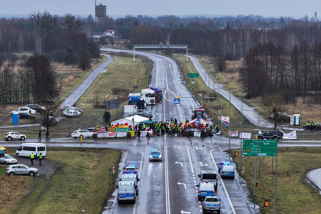 Poolse boeren intensiveren hun protesten aan de Oekraïense grens door wegen naar het naburige land te blokkeren. - Foto: Reuters