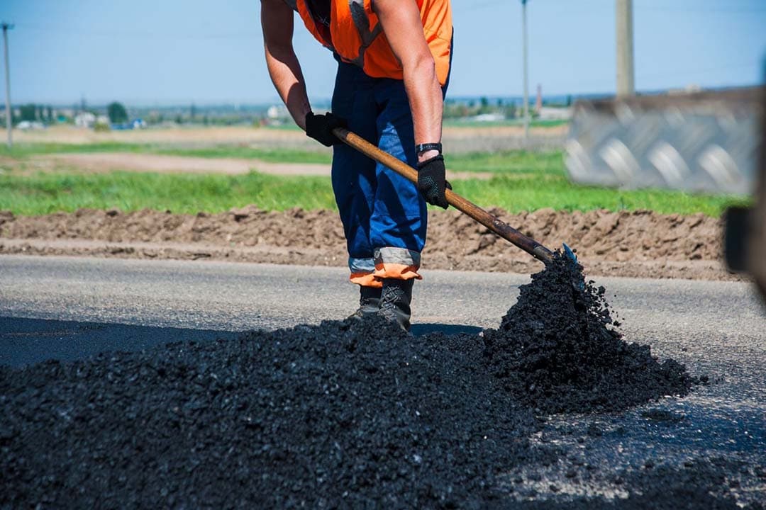 Een overweldigende meerderheid van de Statenleden stemde voor een motie die eist dat bij rijksinfrastructuurprojecten 15% van de stikstofruimte naar legalisatie van PAS-melders gaat. - Foto: Canva