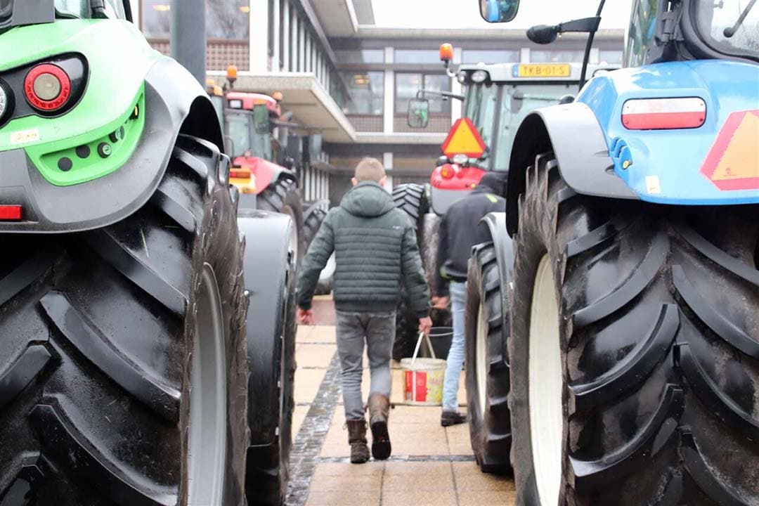 Ongeruste boeren vinden dat de politiek aan zet is om duidelijkheid te scheppen. - Foto: ANP
