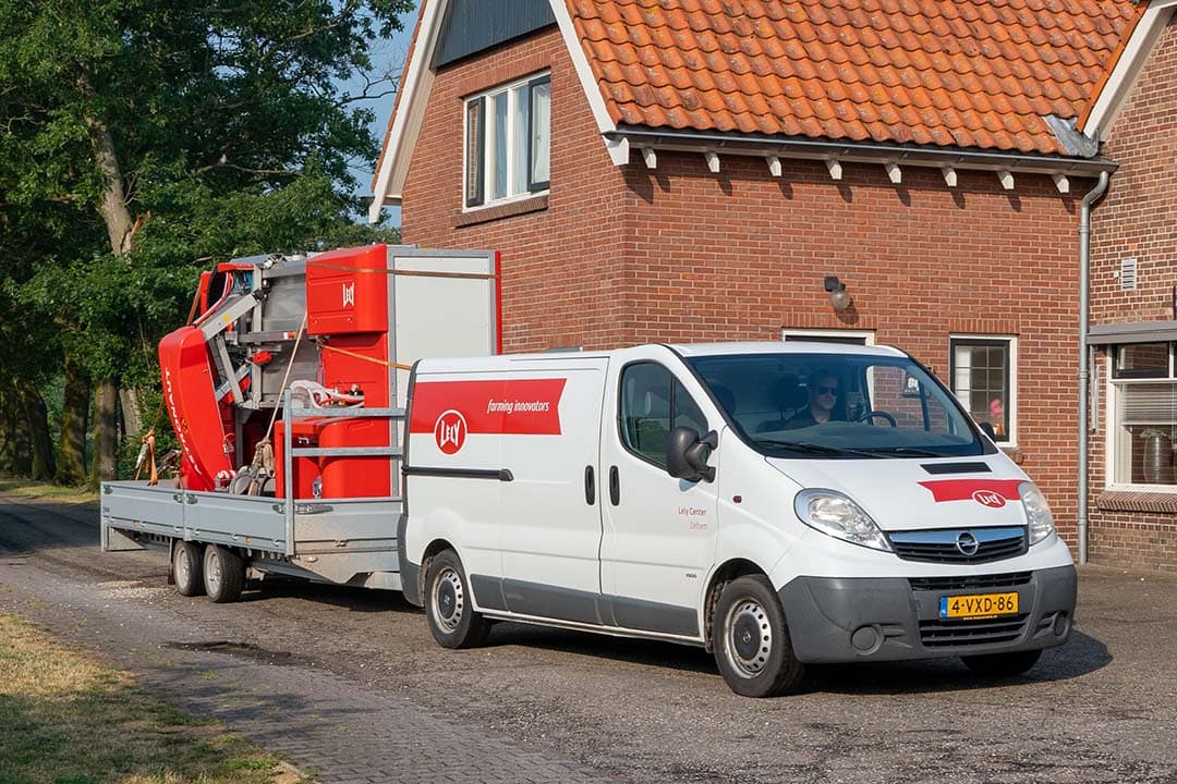 Levering van Lely-melkrobot bij melkveehouder. - Foto: Jan Willem Schouten