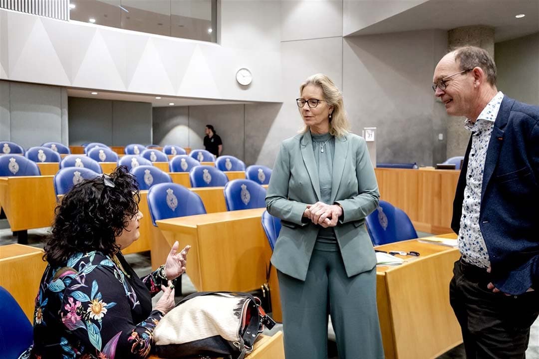 Caroline van der Plas (BBB), Jeanet Nijhof-Leeuw (PVV) en Cor Pierik (BBB) voorafgaand aan een debat in de Tweede Kamer over de begroting van Landbouw. - Foto: ANP