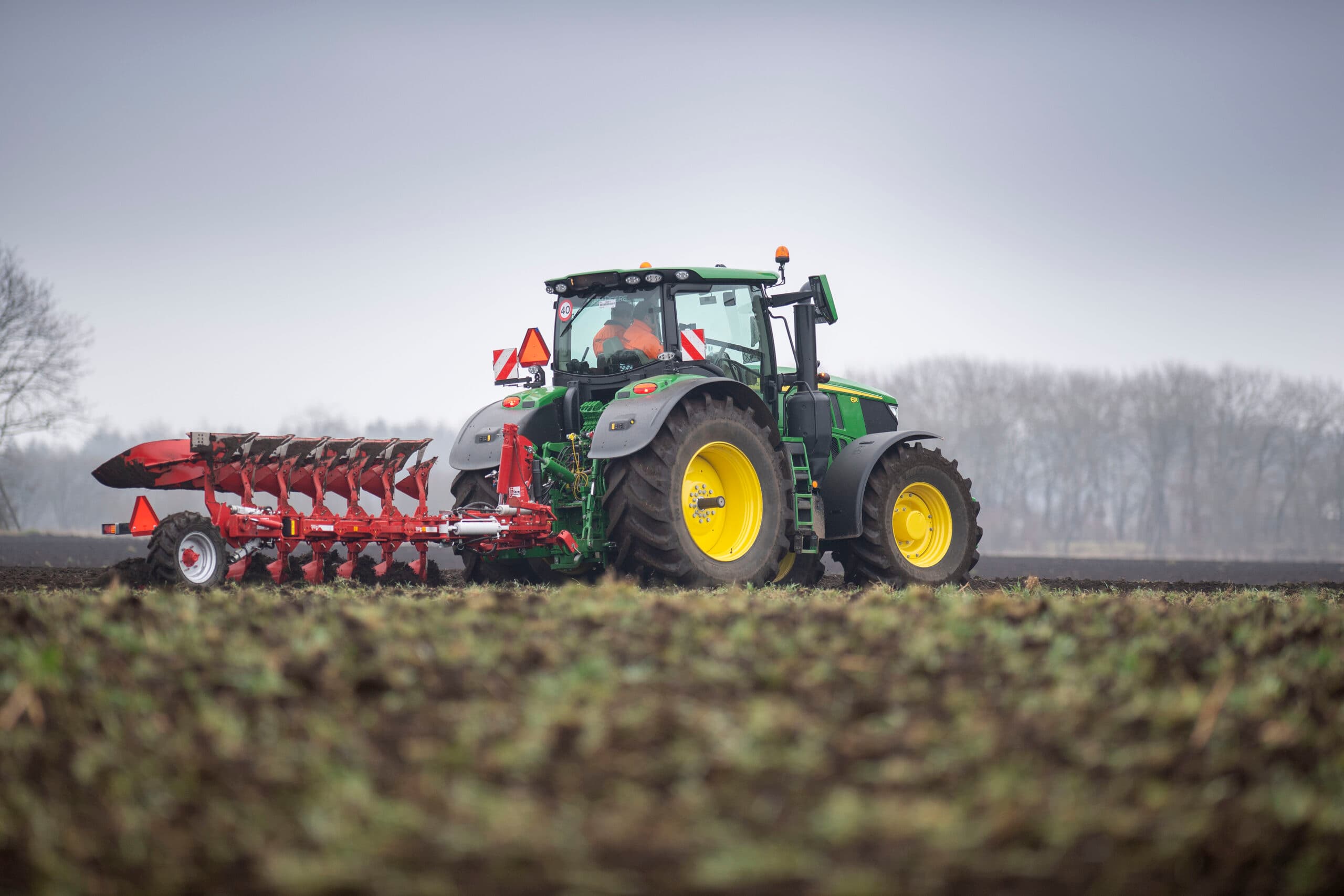 Op de foto een John Deere tijdens een trekkertest in Denemarken. - Foto: Mark Pasveer