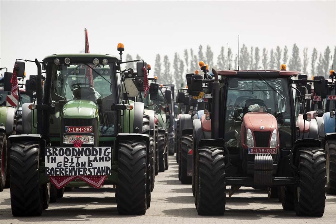 De kans bestaat dat op 1 februari, als de Europese leiders naar Brussel komen voor een extra top, de stad vol staat met tractoren. - Foto: ANP/  BELGA PHOTO / KRISTOF VAN ACCOM