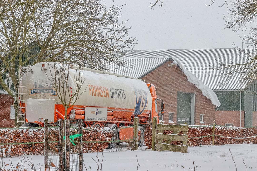 Voerfabrikant Fransen Gerrits in Erp (N.-Br.) en branchegenoot Koenis in Opmeer (N.-H.) gaan samen een voerfabriek bouwen op het bedrijventerrein Agriport Middenmeer. - Foto: Bert Jansen