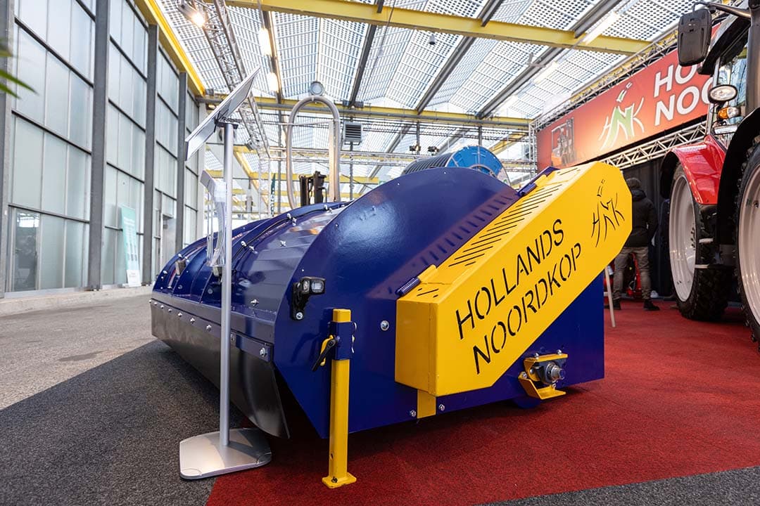 Hollands Noordkop presenteert op vakbeurs Mechanisatietentoonstelling Bollenstreek (SMTB) een nieuwe frontklepelmaaier. De machine is gebaseerd op hakselaars (loofklappers) die het bedrijf al langere tijd bouwt. - Foto’s: Bob Karsten