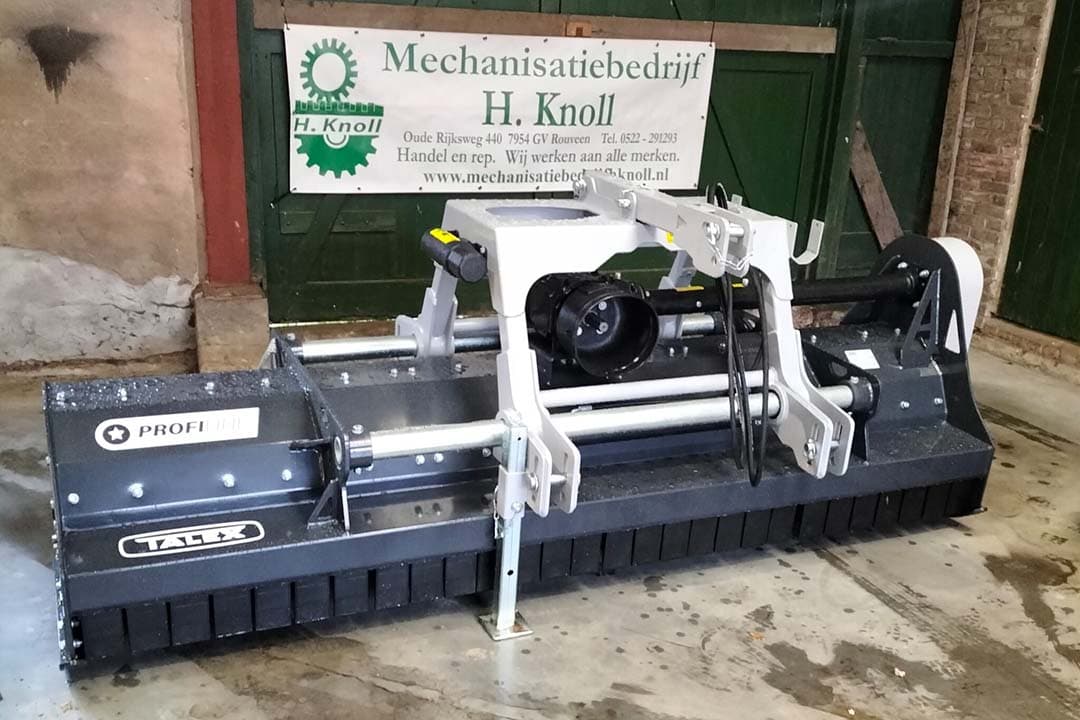 Mechanisatiebedrijf H. Knoll haalde al trommel- en schijvenmaaiers van het Poolse Talex naar Nederland, nu is ook een eerste Talex-klepelmaaier gearriveerd. - Foto's: Mechanisatiebedrijf H. Knoll