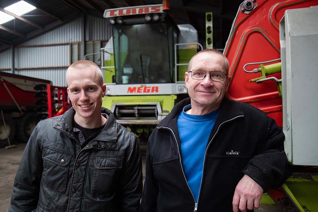 Robin (links) en Jaap Buls hebben een akkerbouwbedrijf in Exloo (Dr.). Zij krijgen teeltadvies van Delphy en Agrifirm. - Foto: Hans Banus