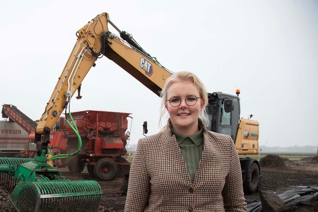 Marleen de Rond (40) is directeur Agro en Strategie bij Royal Avebe. Ze is verantwoordelijk voor coöperatiezaken en voor de teelt, het transport, de uitbetaling en communicatie met de 2.000 leden van Avebe in Nederland en Duitsland.  Foto's: Hans Banus