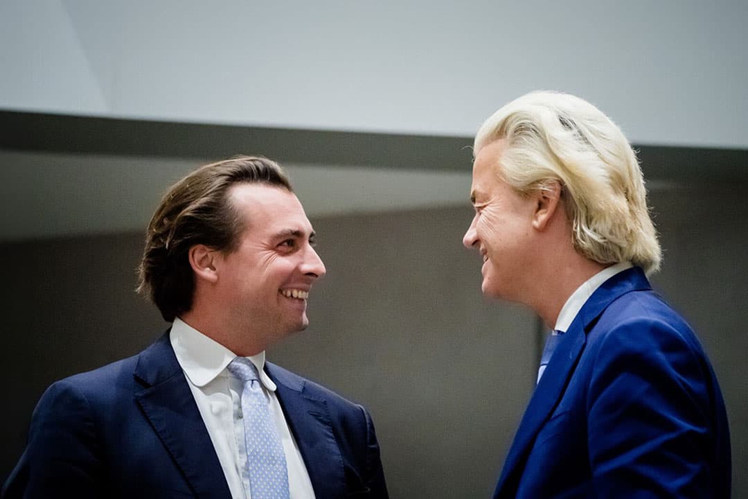 Thierry Baudet in gesprek met Geert Wilders. - Foto: ANP
