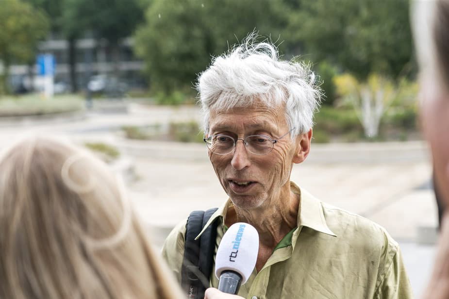 Johan Vollenbroek (MOB) staat de pers te woord. - Foto: ANP