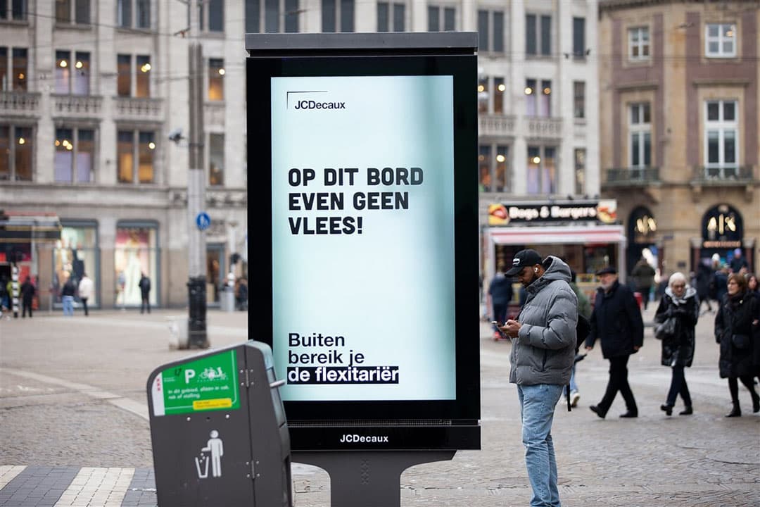 Steeds meer gemeenten willen een verbod op vleesreclames. - Foto: ANP