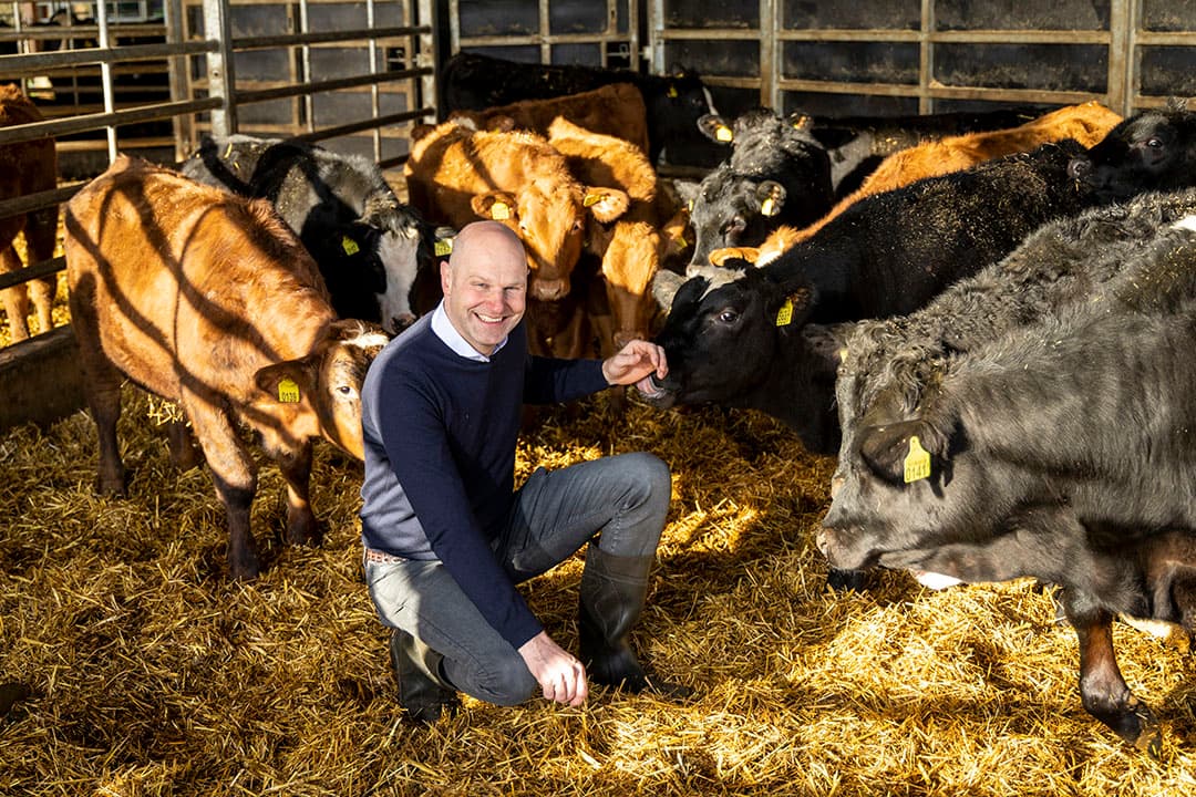 Eric Back (op foto) kon samen met Netty Wakker op de uitblinkerslunch op paleis Noordeinde het verhaal vertellen als Agrarisch Ondernemer van 2023. Met hun melkveebedrijf Future Farm zetten zij de route in naar een circulair bedrijf. - Foto: Koos Groenewold
