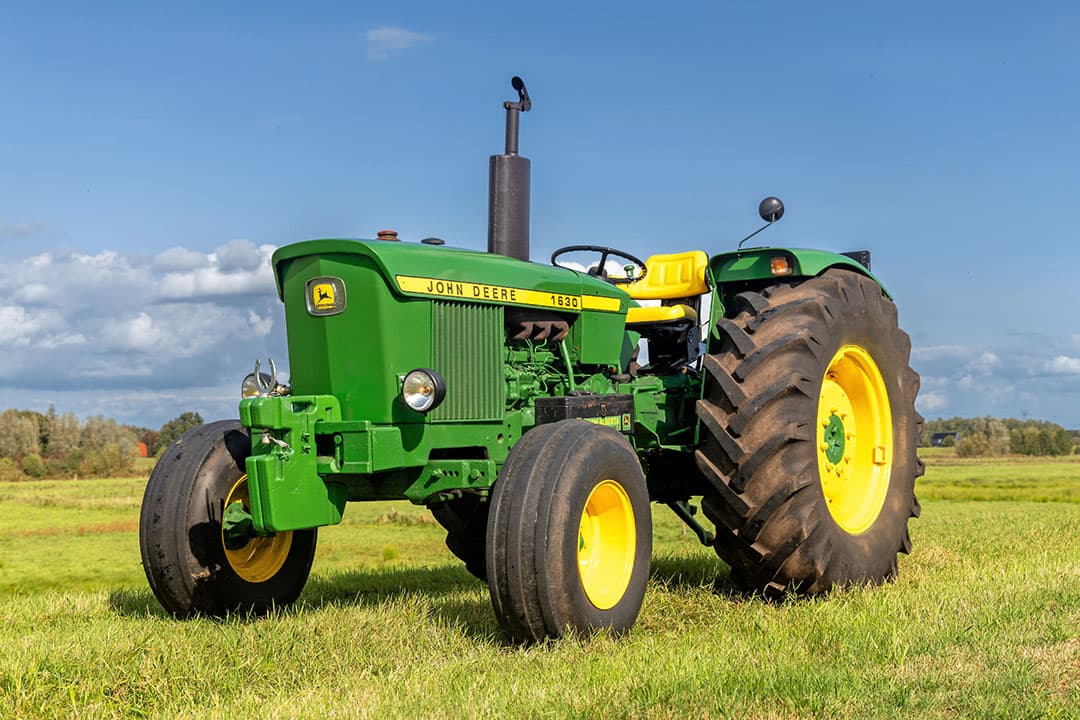 Deze John Deere 1630 dateert van 1973. Het is een 3-cilinder, met 56 pk.