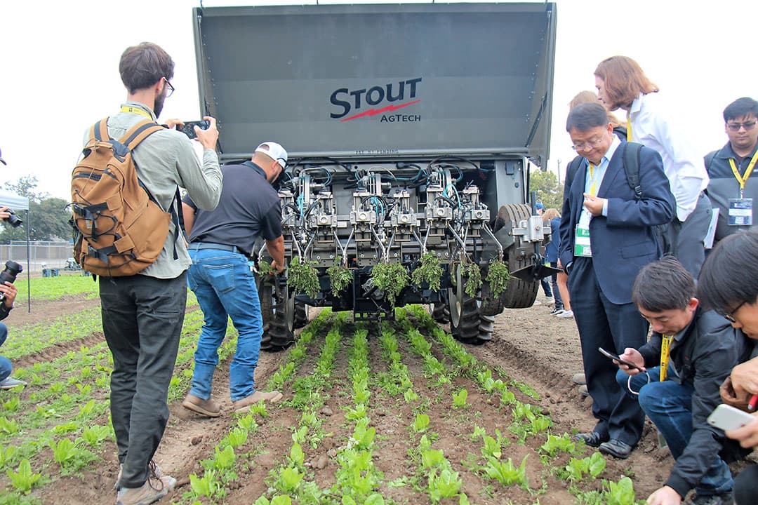 Slimme inter- en intrarow onkruidbestijdingsmachines zoals deze Stout Smart Cultivator voerden de boventoon tijdens de tweede editie van robotiseringsevent Fira USA in Salinas, Californië. - Foto's: René Koerhuis