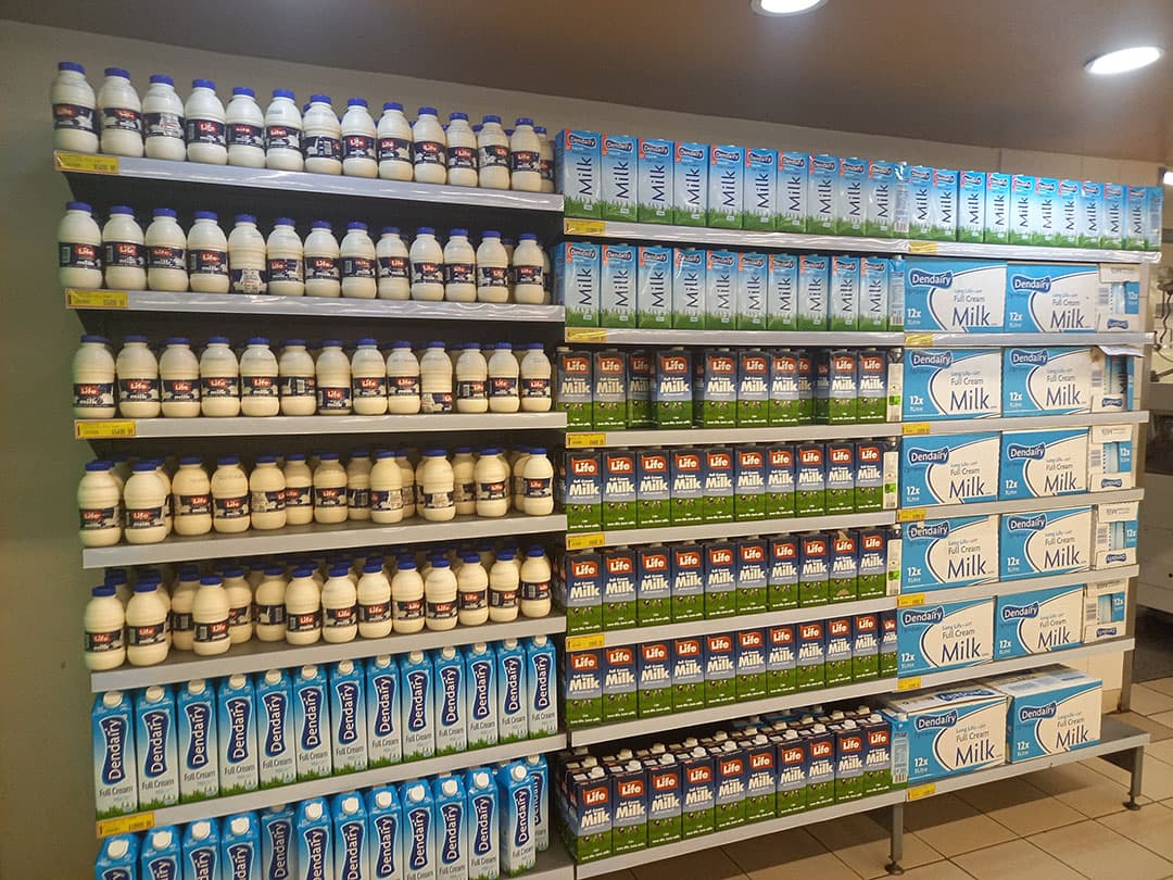 De landelijke melkproductie is 92 miljoen kilogram per jaar en het doel is om 130 miljoen kilogram per jaar te produceren. Genoeg voor huidige – zeer lage – melkconsumptie in Zimbabwe. Melk is beschikbaar in  winkels waar schappen vol staan. De keuze is echter beperkt.