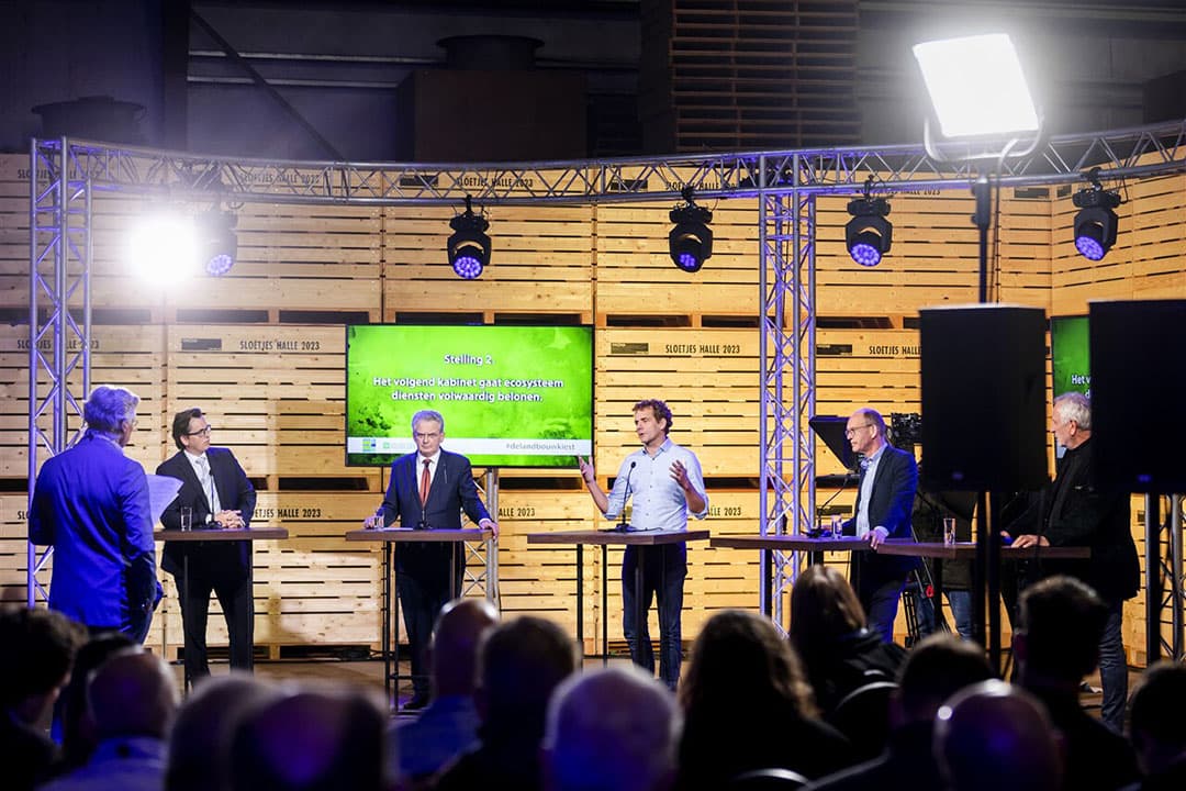 Pieter Grinwis (ChristenUnie), Roelof Bisschop (SGP), Joris Thijssen (GroenLinks-PvdA), Cor Pierik (BBB) en Harm Holman (NSC) tijdens een verkiezingsdebat over de toekomst van de landbouw. - Foto's: ANP