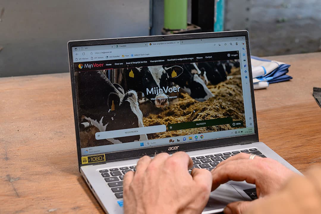 Het principe van Mijnvoer is dat veehouders zelf voer laten maken via de site. Dat gaat transparant bij aangesloten voerfabrikanten. Deze fabrikanten kunnen op die manier hun capaciteit in de fabriek beter benutten. - Foto: Frank Uijlenbroek