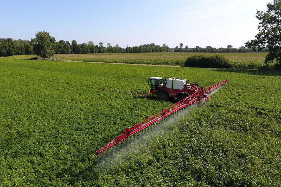 Het College voor de toelating van gewasbeschermingsmiddelen en biociden (Ctgb) is van plan om vanaf 1 januari 2024 de toelatingsprocedure te versnellen voor gewasbeschermingsmiddelen die bijdragen aan een weerbare en duurzame teelt van gewassen. - Foto: Henk Riswick