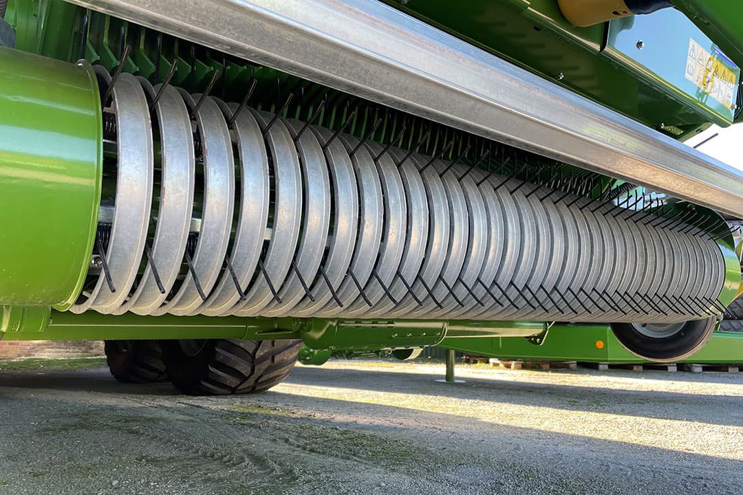 De traditionele gestuurde pick-up met veerstalen tanden en beschermbeugels blijft leverbaar bij Bergmann. Deze heet dan ActiveLoad.