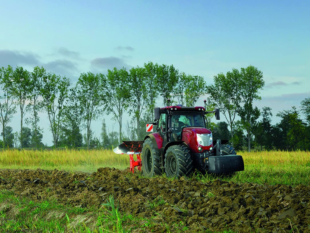 McCormick presenteert op vakbeurs Agritechnica een nieuwe cabine voor de grote trekkerseries  X7.6 en X8. Op de foto zie je een X7.624. Opvallend is het licht getinte glas, dat is zonwerend. - Foto’s: Argo Tractors