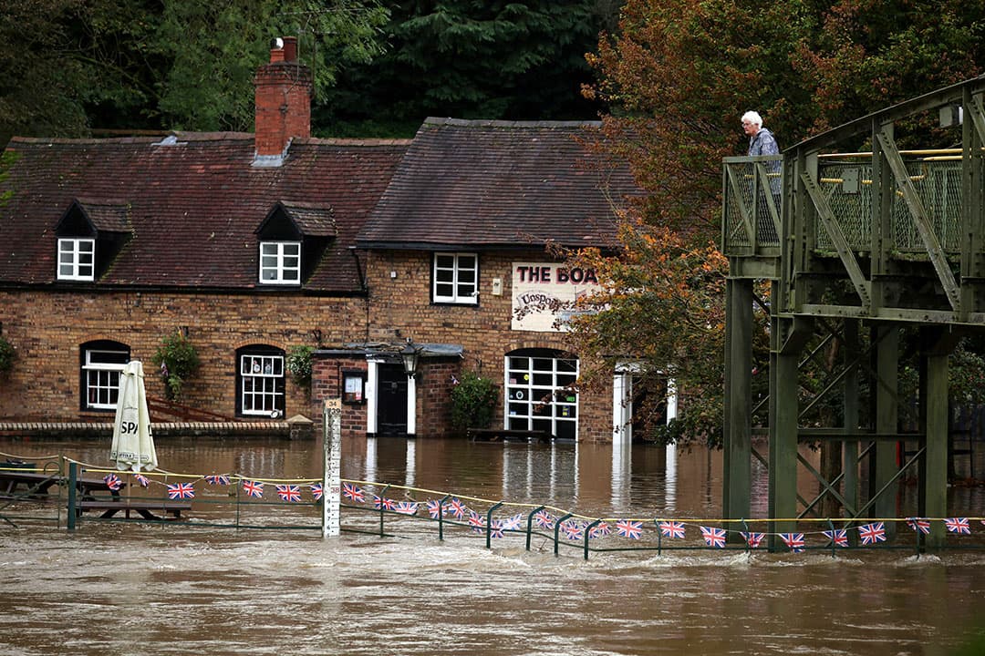 De zware storm Babet trok afgelopen weekend over het Verenigd Koninkrijk en Ierland met twee maanden regen in twee dagen tijd. - Foto: Reuters