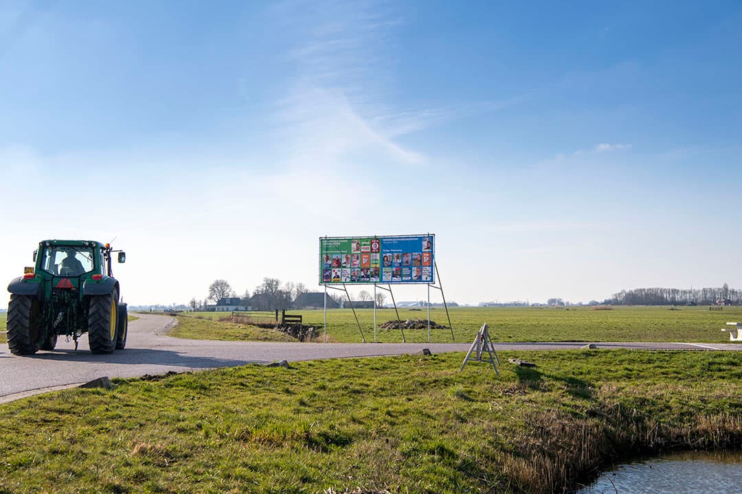 Verkiezingen voor Provinciale Staten en voor de Waterschappen zijn op 15 maart. Overal in het land staan borden met verkiezingsposters. - Foto: Mark Pasveer