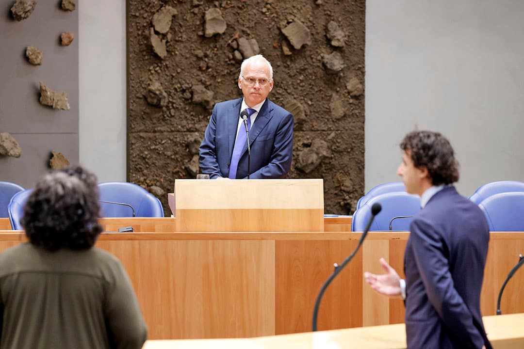 Minister Piet Adema machteloos bij blauwtong. “Je ziet hoe de dieren lijden en je kunt niks.” - Foto: Roel Dijkstra