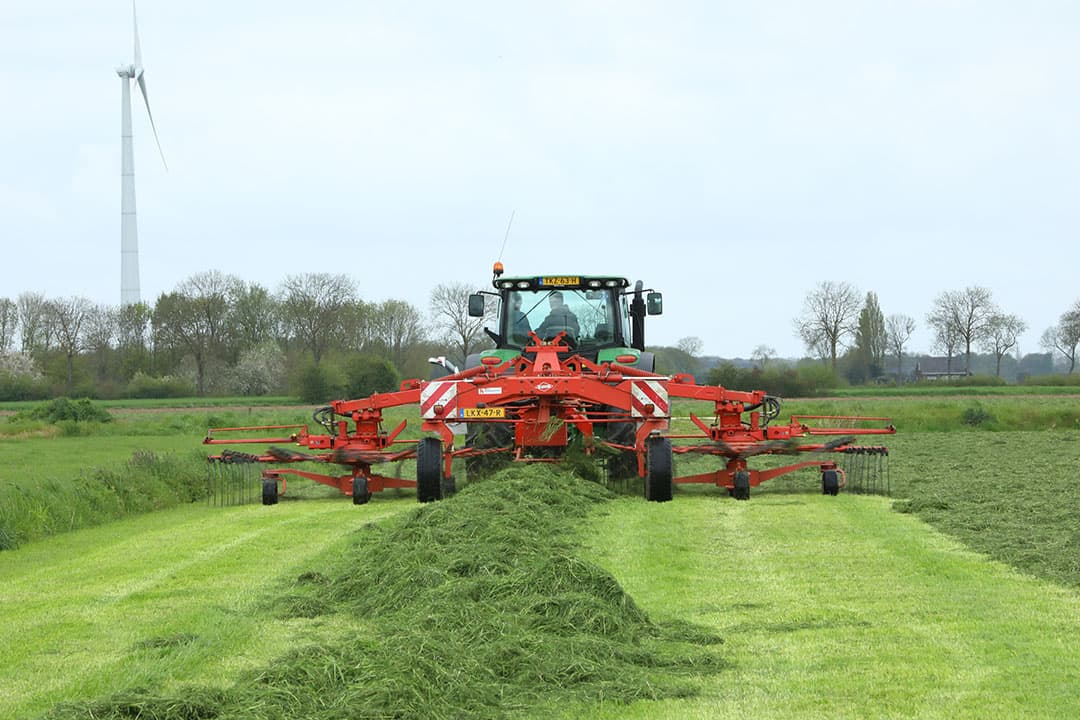 Het maaimoment, de bemesting en de droge stof hebben allemaal invloed op zowel het -gehalte als de eiwitkwaliteit. Het vraagt om een goede afstemming om dat in de kuil te krijgen waarop wordt gemikt. - Foto: Henk Riswick