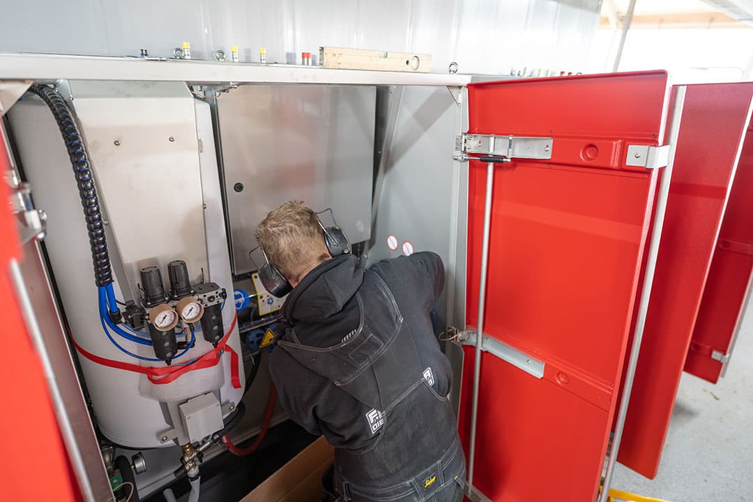 De jaarkosten van melken met een robot zijn, zo blijkt uit cijfers van EDF, min of meer gelijk of zelfs iets goedkoper dan conventionele systemen. - Foto: Michel Velderman