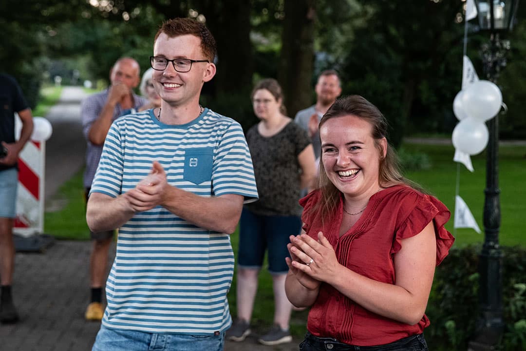 416831 Een bruidskoe voor Mirko Valk en Mariëlle KleinJan