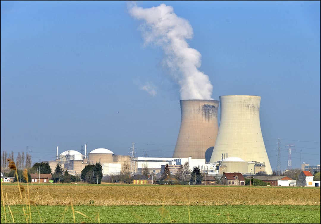 De kerncentrale van Doel, bij Antwerpen. In de stikstofcrisis krijgt de landbouw onterecht bijdragen aan aan stikstofemissies en -deposities op natuurgebieden toegewezen, stelt Hendrik Vandamme.