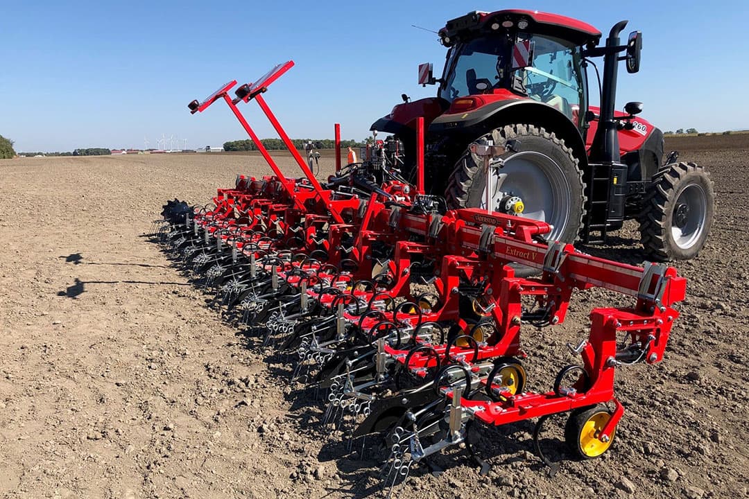 De Extract-schoffelmachines zijn volledig in Vaderstad-kleur en -naam verkrijgbaar.