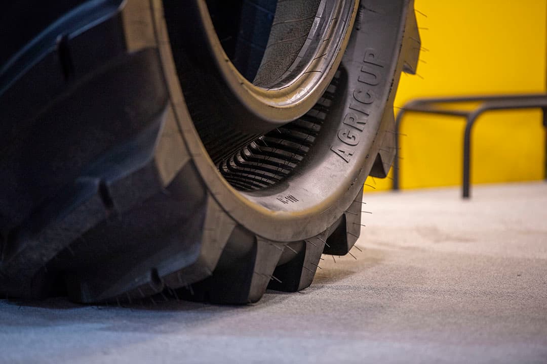 Kenmerkend is de vouw in de wang van de CupWheel-bandrups. Ten opzichte van alle eerdere banden lijkt deze bandrups sterker en degelijker. De vraag is natuurlijk hoe de bandrupsen zich in de praktijk zullen houden.