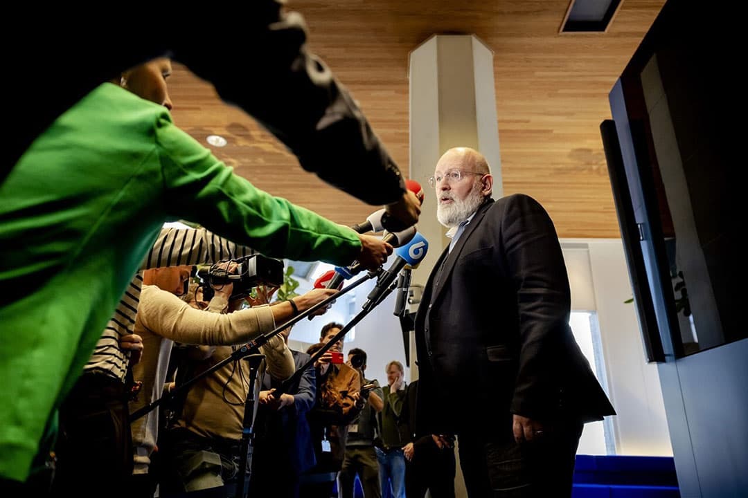 Frans Timmermans staat de pers te woord. - Foto: ANP