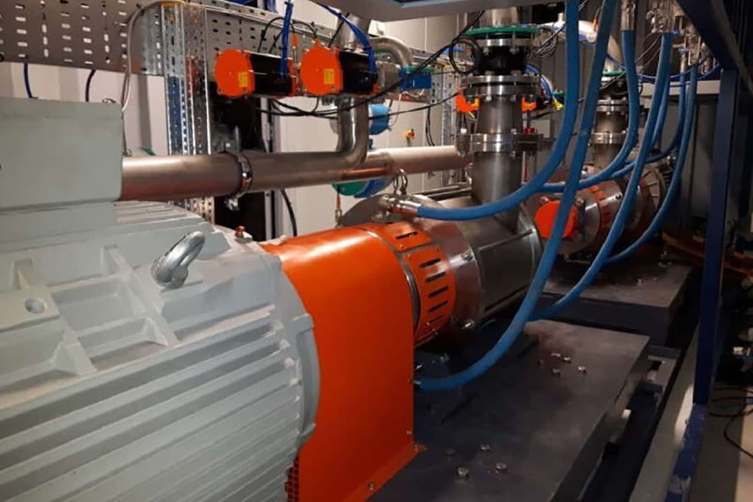De installatie omvat een aantal pompen waarin drukverschil wordt gecreëerd. Drukverschil maakt plantaardige celwanden kapot. - Foto's: Cavimax
