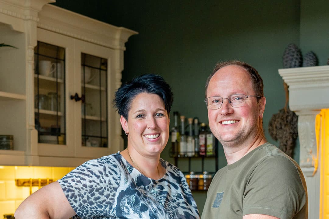 Emiel (42) en Esther (39) Stam – Van Hal wonen in Spijk (Gld.), met hun dochter Frederique (11) en zoon Julian (8). - Foto's: Jan Willem Schouten