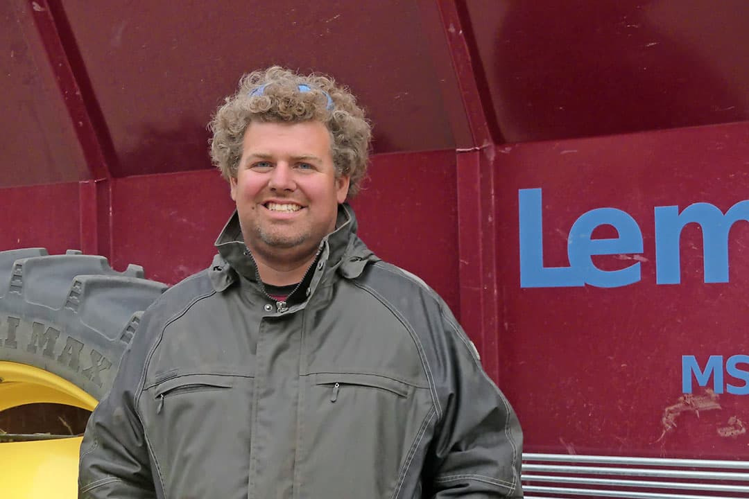 Job Rikken is een kleine, gespecialiseerde loonwerker in de Noordoostpolder met een passie voor techniek. Job houdt van bijzondere machines voor bijzondere toepassingen.