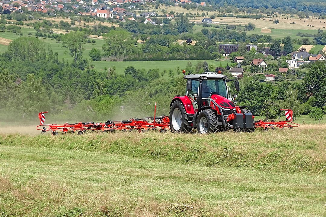Kuhn ontwikkeld een gedragen schudder van 13 meter breed. Het is de breedste gedragen schudder in de markt. - Foto's: Martijn Knuivers