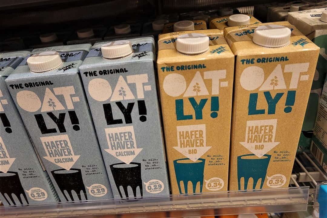 Daling van drinkmelkconsumptie is versneld door de opkomst van melkvervangers zoals haverdrinks. - Foto: ANP
