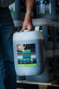 RoundUp is een middel waarvan glyfosaat het belangrijkste bestanddeel is. - Foto: Reina de Vries