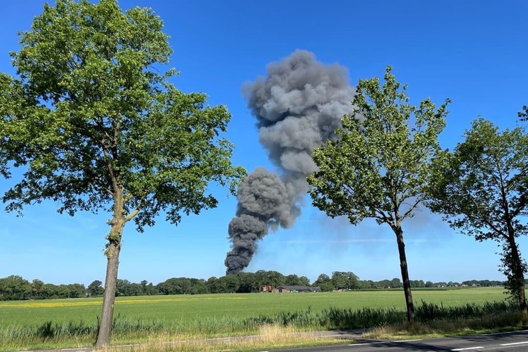 Brand bij een kalverbedrijf in Twente, begin juli. - Foto: Martijn ter Horst