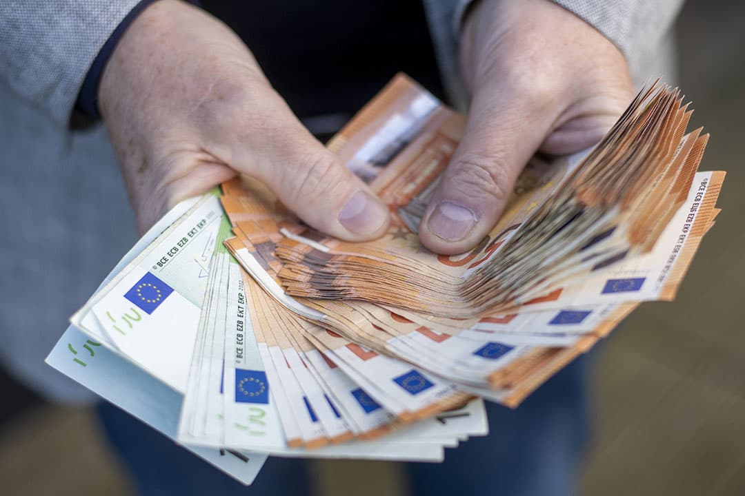 De rol van contant geld wordt steeds kleiner maar soms kan het toch niet zonder. - Foto: ANP