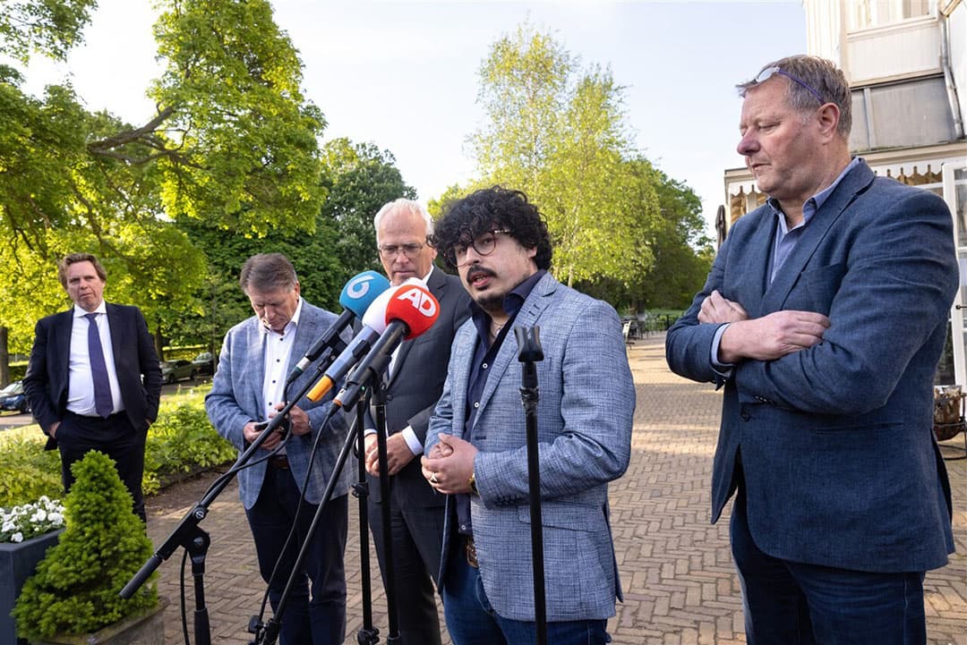 Roy Meijer (NAJK) bij een gesprek met de pers na afloop van onderhandelingen over het Landbouwakkoord. - Foto: ANP